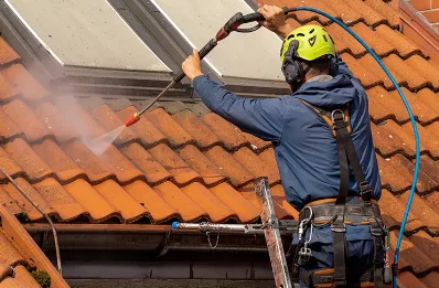 Démoussage et hydrofuge de toiture à Poligné